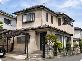 外壁・屋根塗装前の戸建て住宅