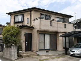 外壁塗装・シーリング工事前の戸建て住宅